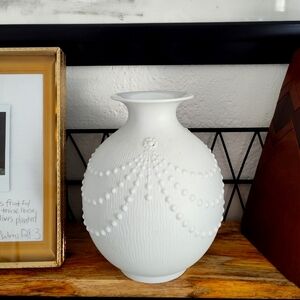 Kaiser white  vintage porcelain vessel made in Germany